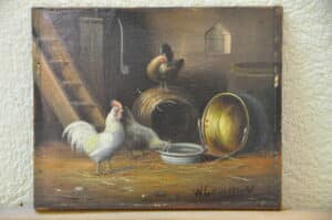 Tableau ancien sur bois avant restauration, coq blanc et poules dans une grange avec seau