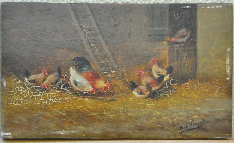 Restauration peinture sur bois avant intervention, tableau ancien avec coq et poules abîmés par le temps